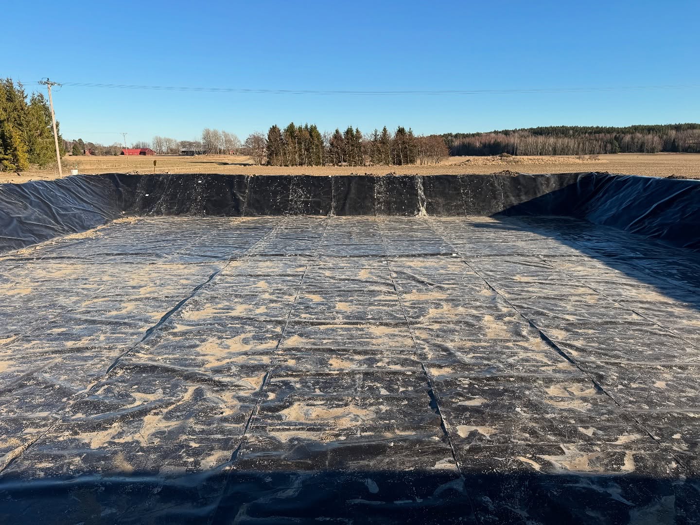 Gödseldamm installerad på lantbruk